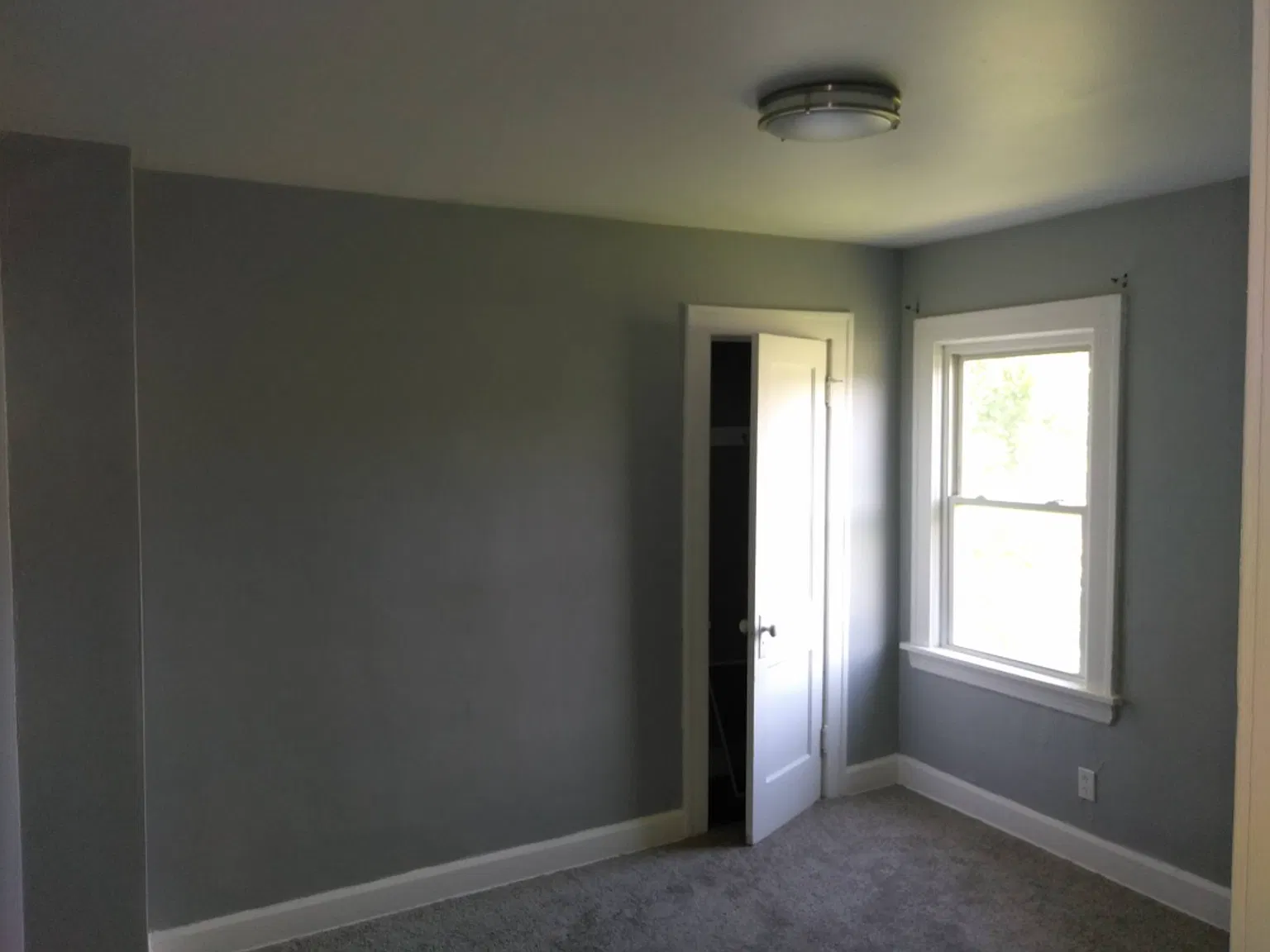 11205 Notre Dame Avenue — Photo 4
