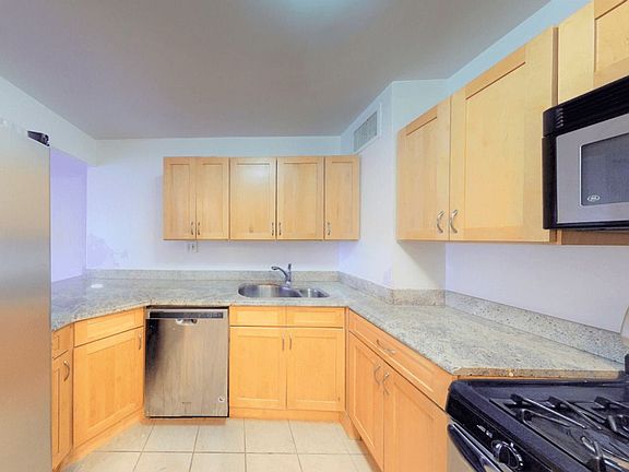 2nd image of 301 E 47th St APT 10F