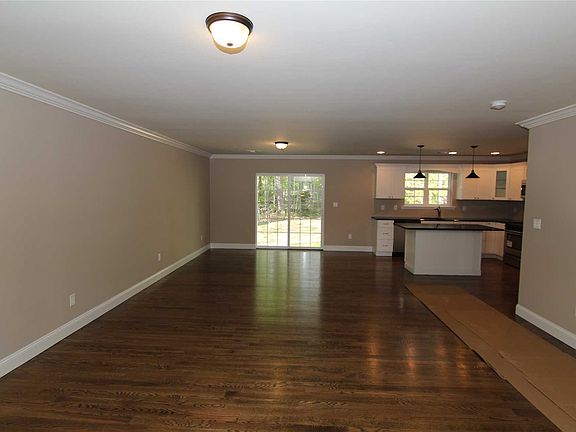 5th image of 28 Hanrahan Ave