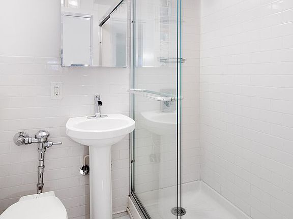 4th image of 134 W 82nd St APT 1A