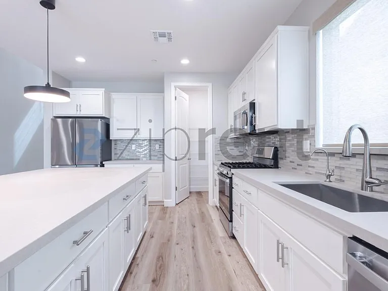 2776 Elderberry St — Photo 11