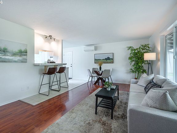 4th image of 820 E 35th Ave