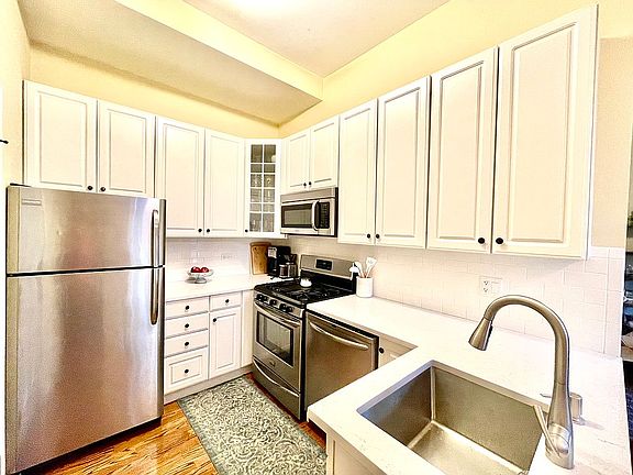 3rd image of 1342 N North Park Ave APT 3