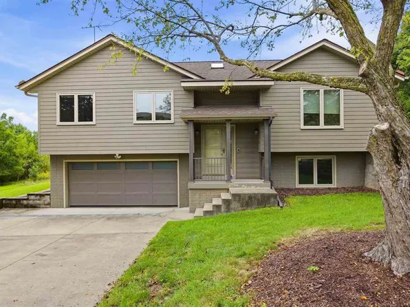 1760 Lynncrest Dr, Coralville, IA 52241