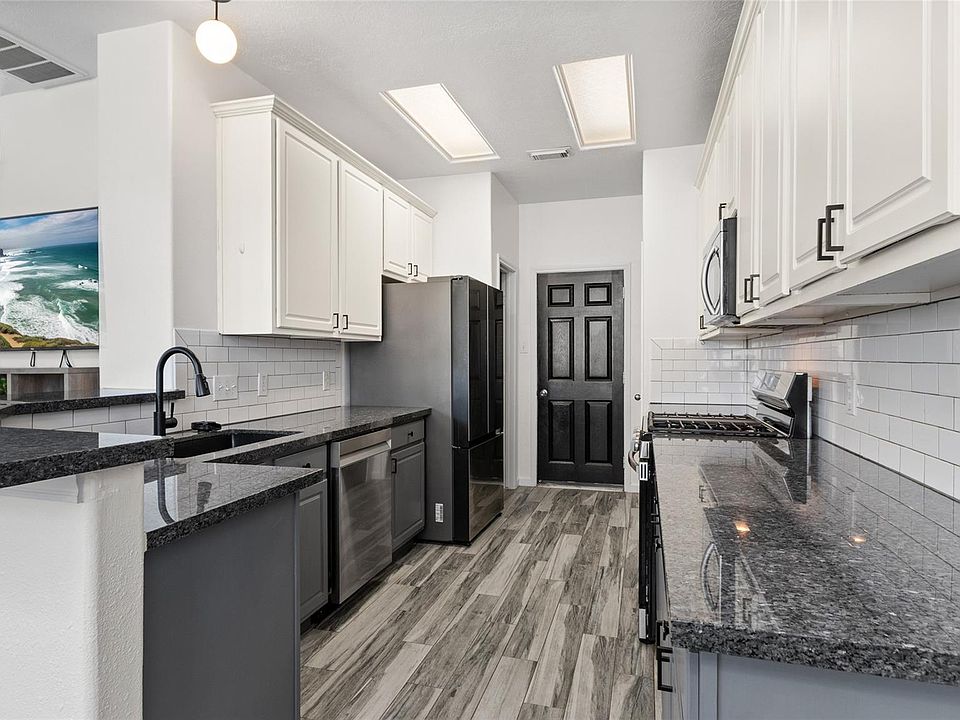 1st image of 417 Folk Crest Ln