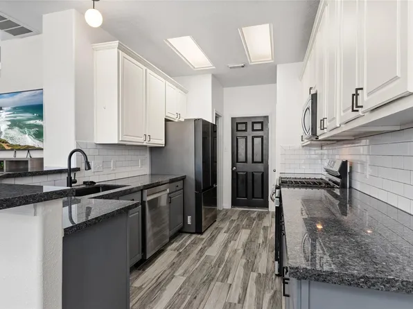 417 Folk Crest Ln, Dickinson, TX 77539