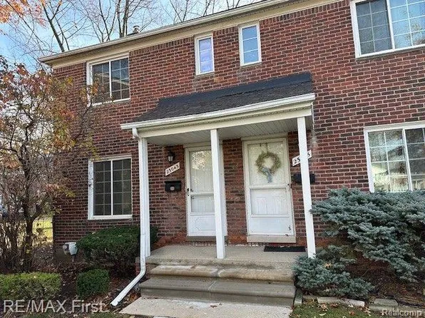 23043 Gary Ln, Saint Clair Shores, MI 48080