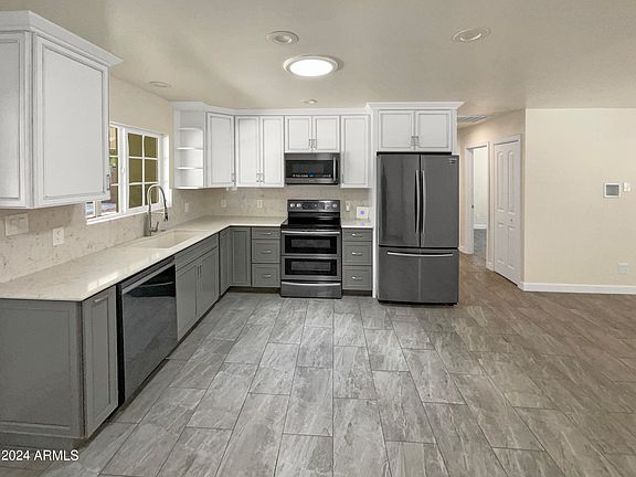 2nd image of 2038 E MARCONI Avenue
