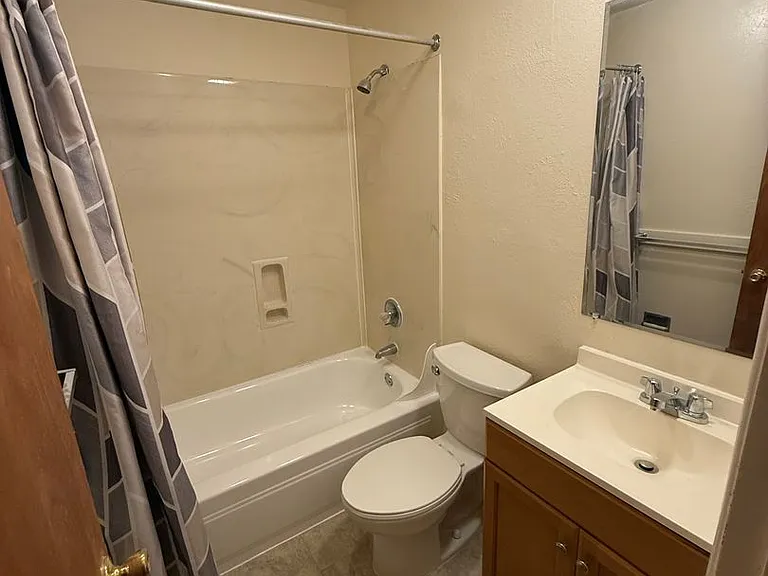 225 Terry St — Photo 7