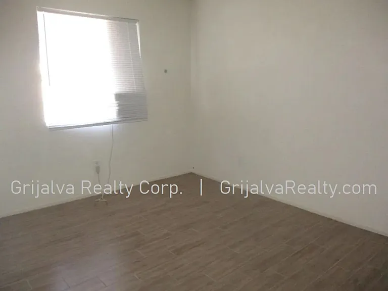 2439 Fontana — Photo 6