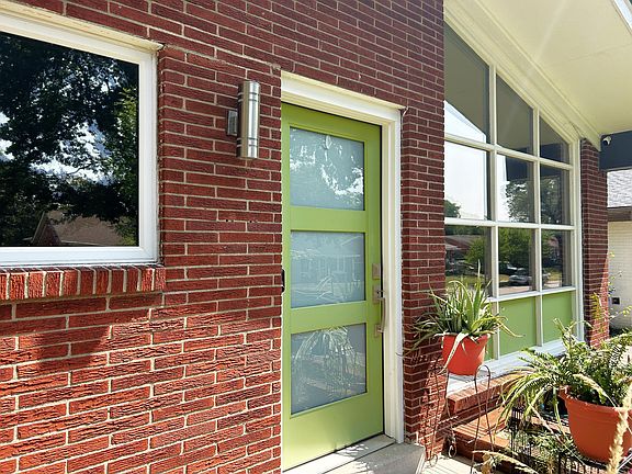 4th image of 2069 Saint Christopher Dr