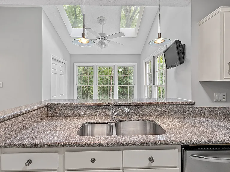 305 Old Fox Trl — Photo 17