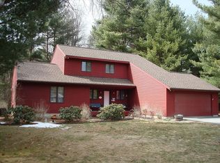 8 Crimson Ln, Great Barrington, MA 01230