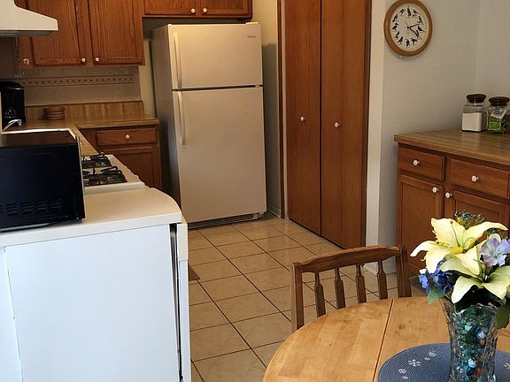 5th image of 16737 92nd Ave