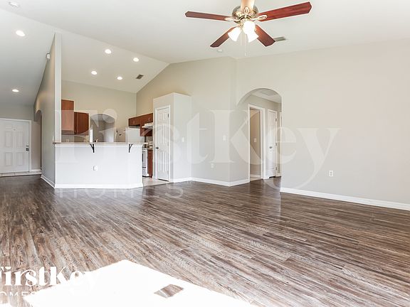 5th image of 2637 Lacroix Ave