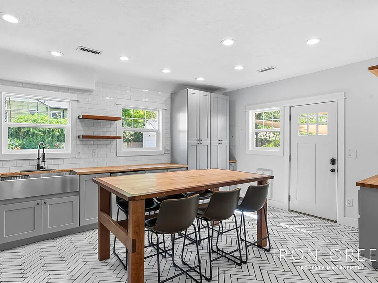409 W Ada St — Photo 10