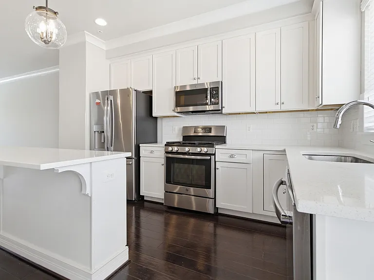 14566 Lake Vista Dr — Photo 9