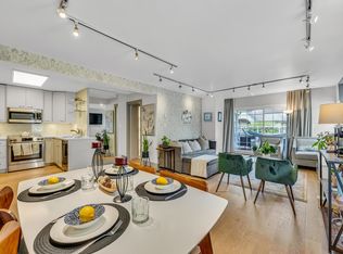 3461 Curle Ave #302, Burnaby, BC V5G 4P4