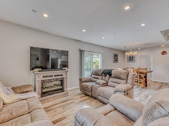 5th image of 415 Carpenteria Rd