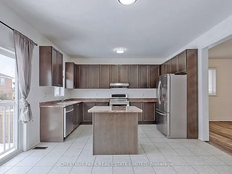 808 Oreilly Cres — Photo 4