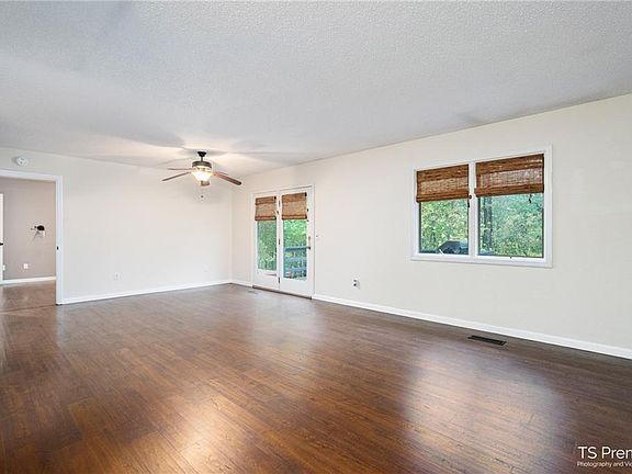 3rd image of 29 Harrington Dr