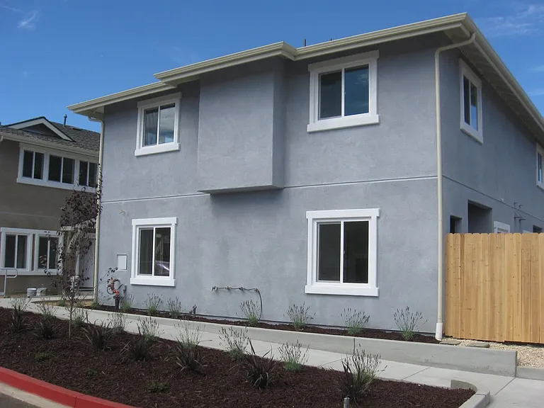 575 E Newlove Dr — Photo 18