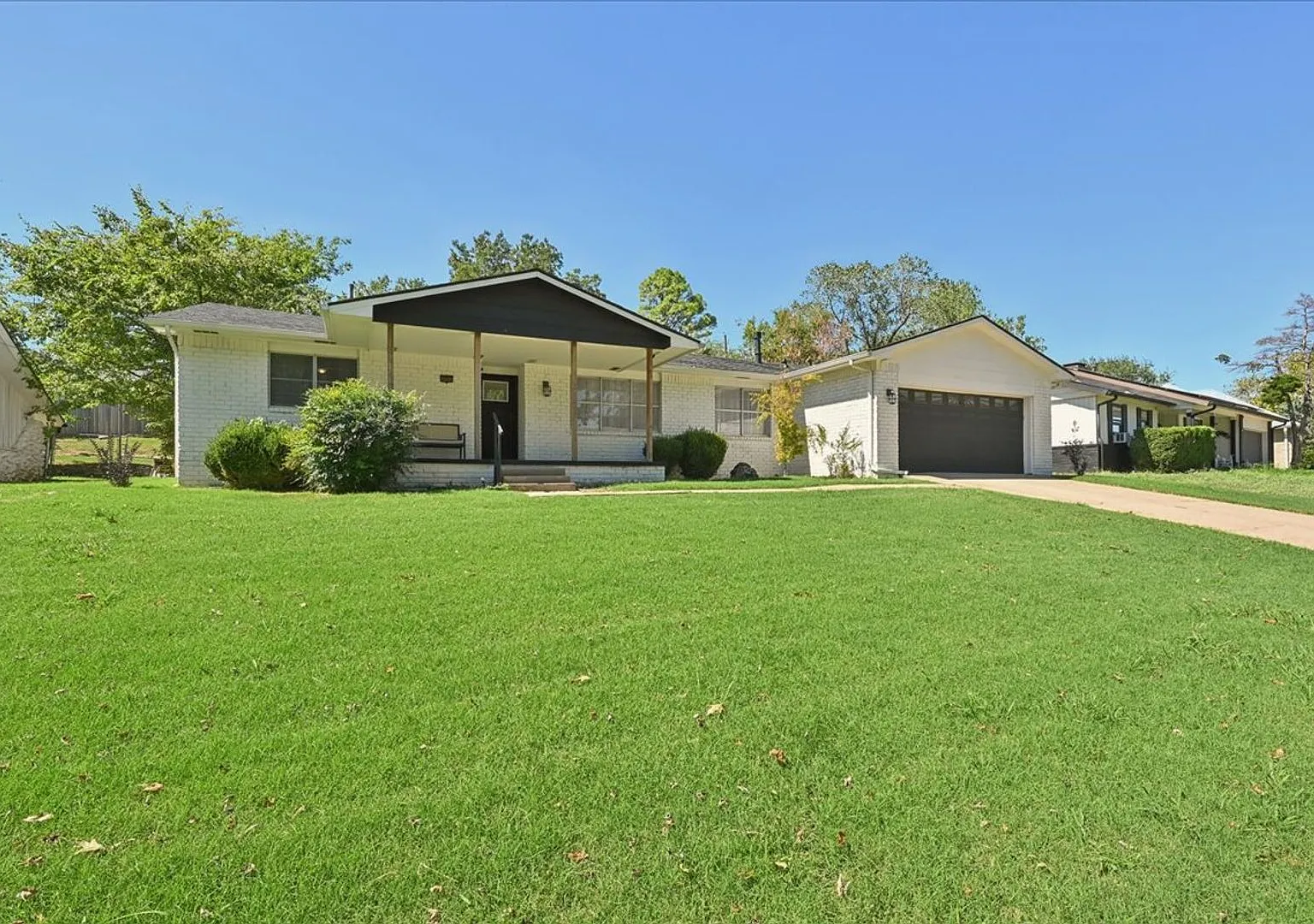 Amazing sleek modern updated home that is move in ready. — Photo 1
