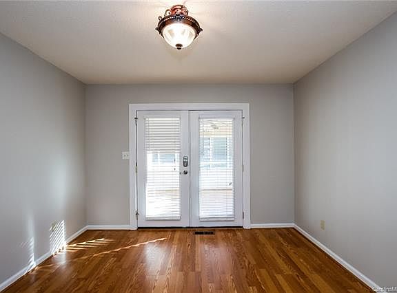 4th image of 3001 Wagonwheel Ct