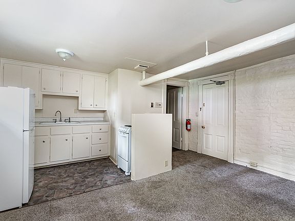 4th image of 1000 Center Ave #14
