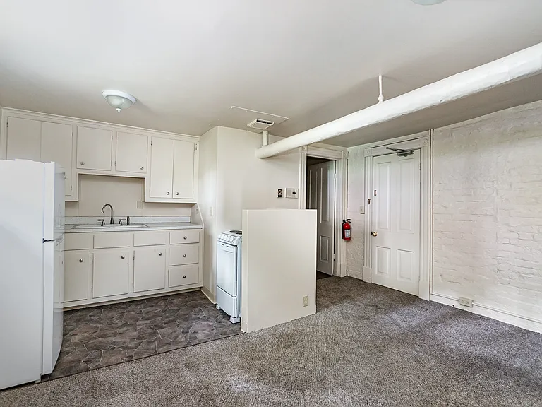 1000 Center Ave #14 — Photo 4
