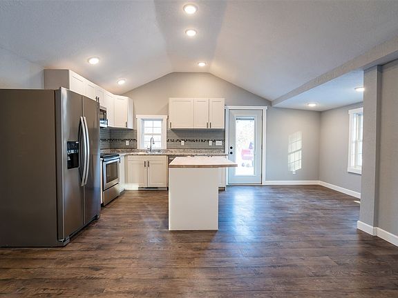 4th image of 2689 Clay Ave