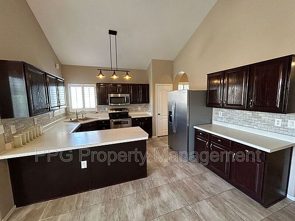 3rd image of 12912 W Ash St