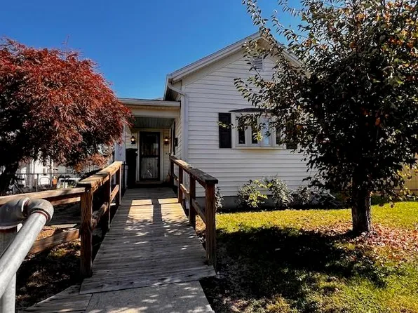 1824 Vermont Ave, Connersville, IN 47331