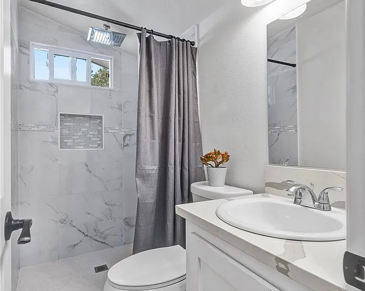 235 W 58th St — Photo 15