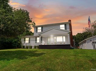 11769 Hibner Rd, Hartland, MI 48353