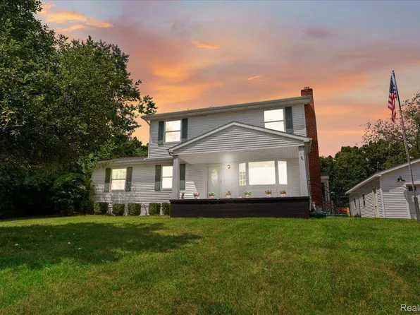 11769 Hibner Rd, Hartland, MI 48353