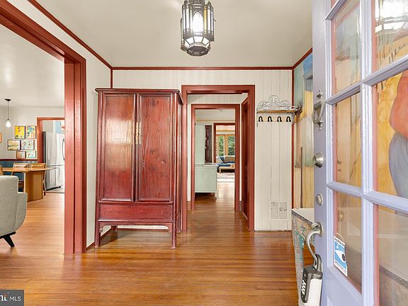 3rd image of 9407 Hale Pl