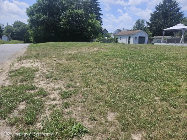 11 Throop St, Scranton, PA 18508