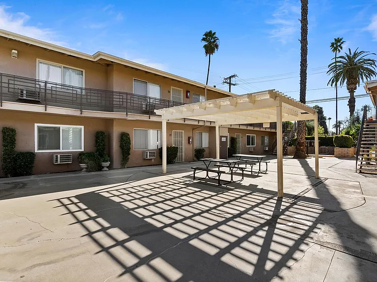 Briarwood Apartments - Riverside, CA — Photo 31