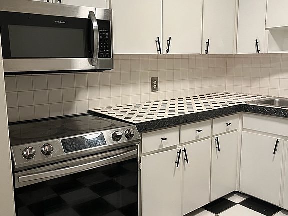 4th image of 441 Harding Pl APT B2
