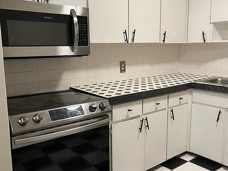 441 Harding Pl #B2 — Photo 3