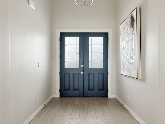 2nd image of 2601 Pacific View St