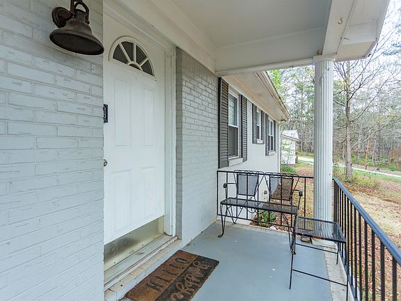 4th image of 215 8th St N