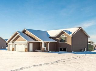 3933 Cedar Cir, Grand Forks, ND 58201