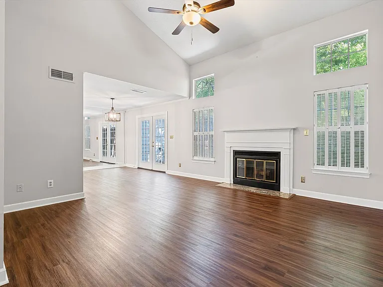 6637 Jackson Sq #B2 — Photo 6