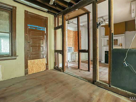 5th image of 5960 Minerva Ave