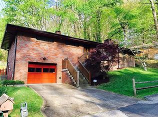 1805 Pine Manor Rd, Charleston, WV 25311
