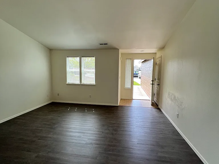 2655 NE 3rd St — Photo 3