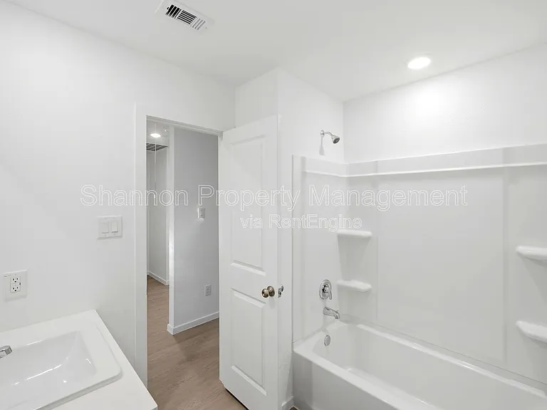 25585 Rose Creek Dr — Photo 20