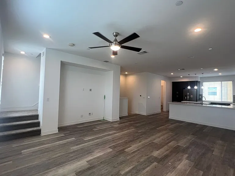 752 Shoreline Rd — Photo 3